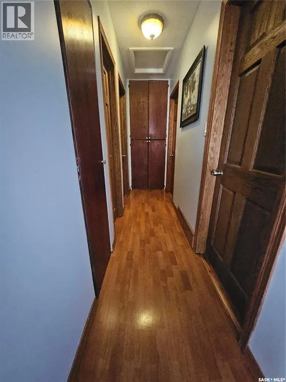 406 First AVENUE E