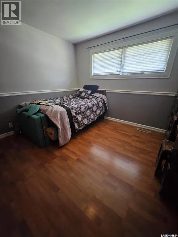 406 First AVENUE E