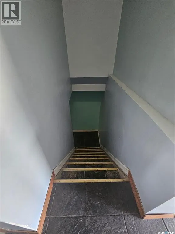 406 First AVENUE E