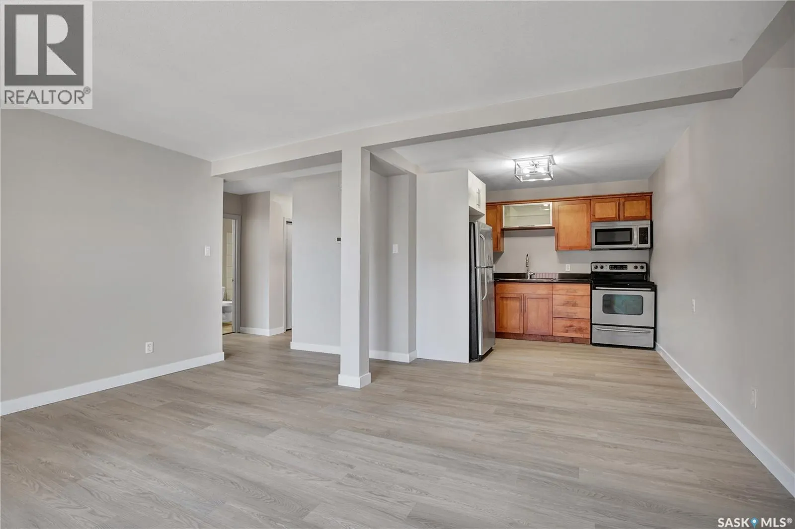 8 2301 7th STREET E