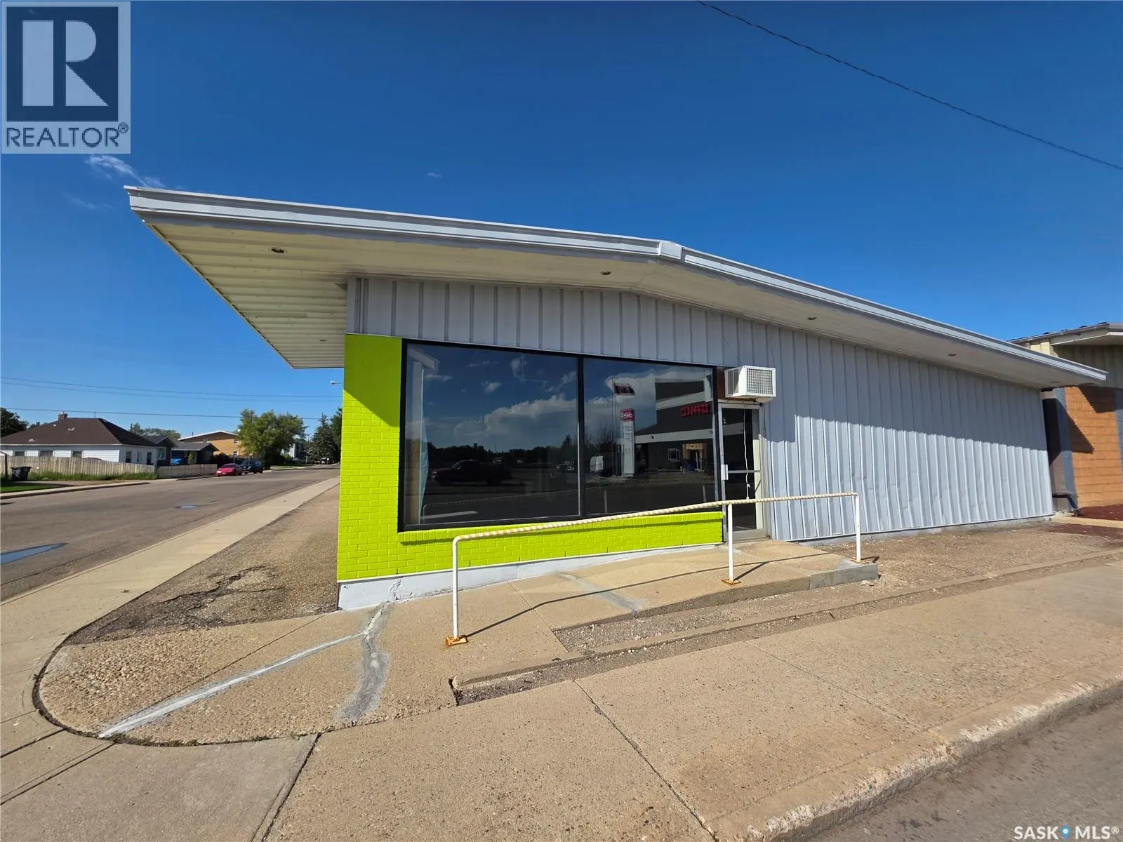 401A North Railway STREET E
