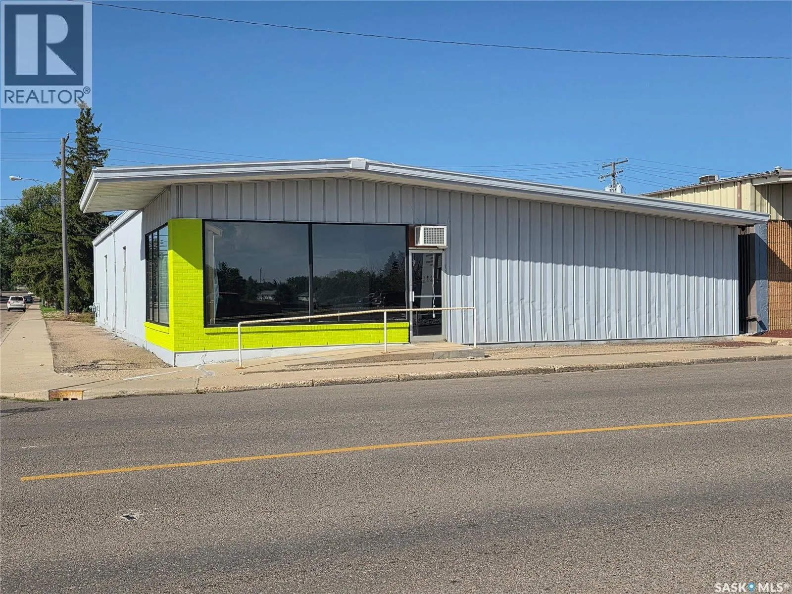 401A North Railway STREET E