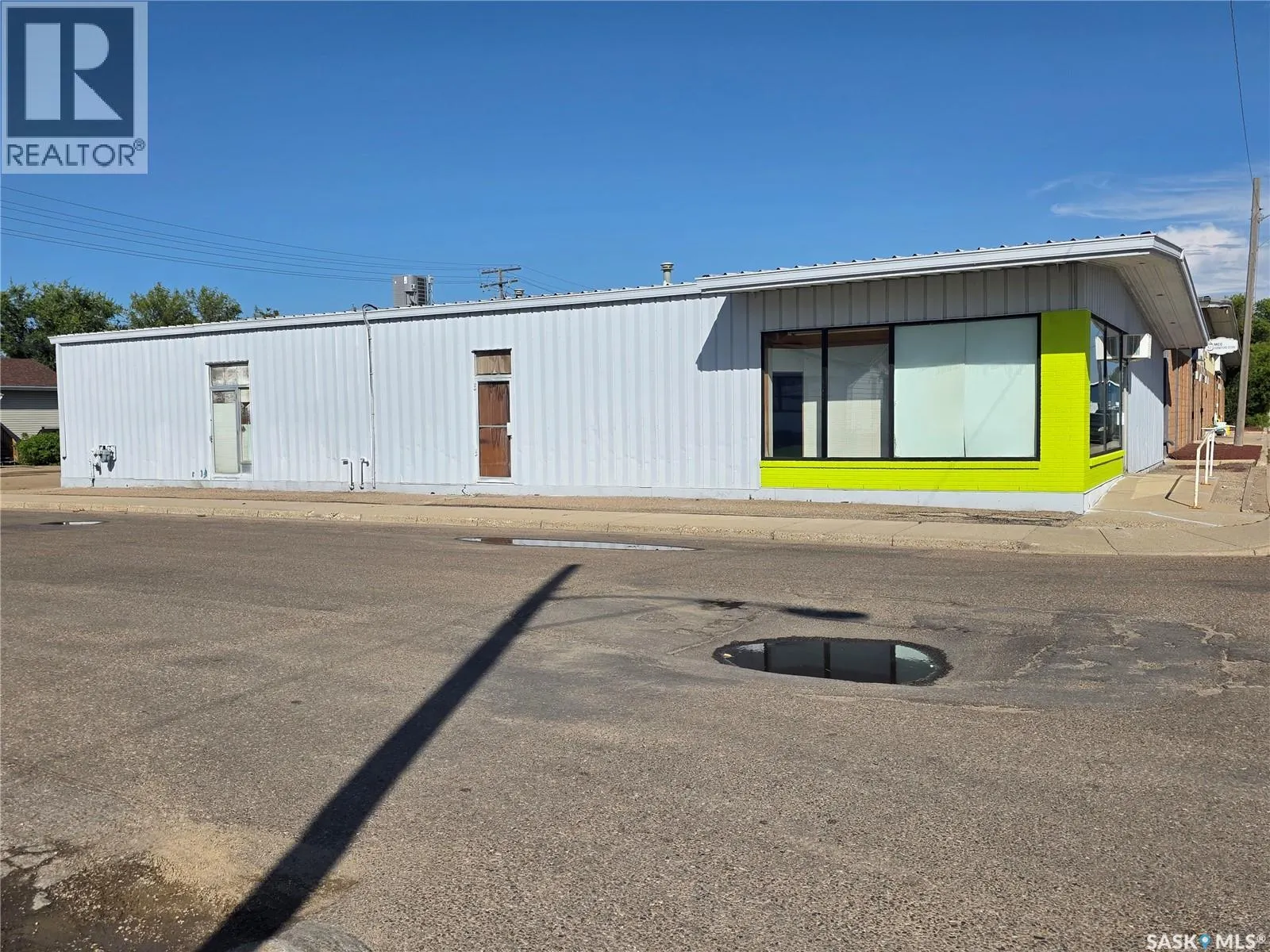401A North Railway STREET E