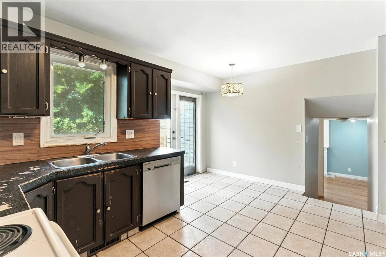 547 Sebestyen CRESCENT