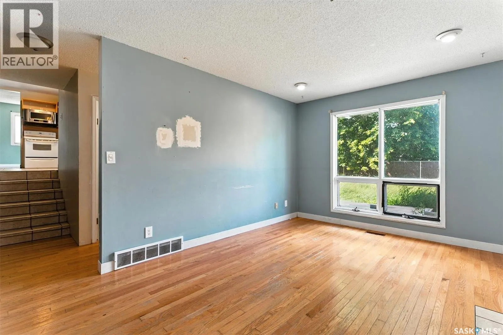 547 Sebestyen CRESCENT