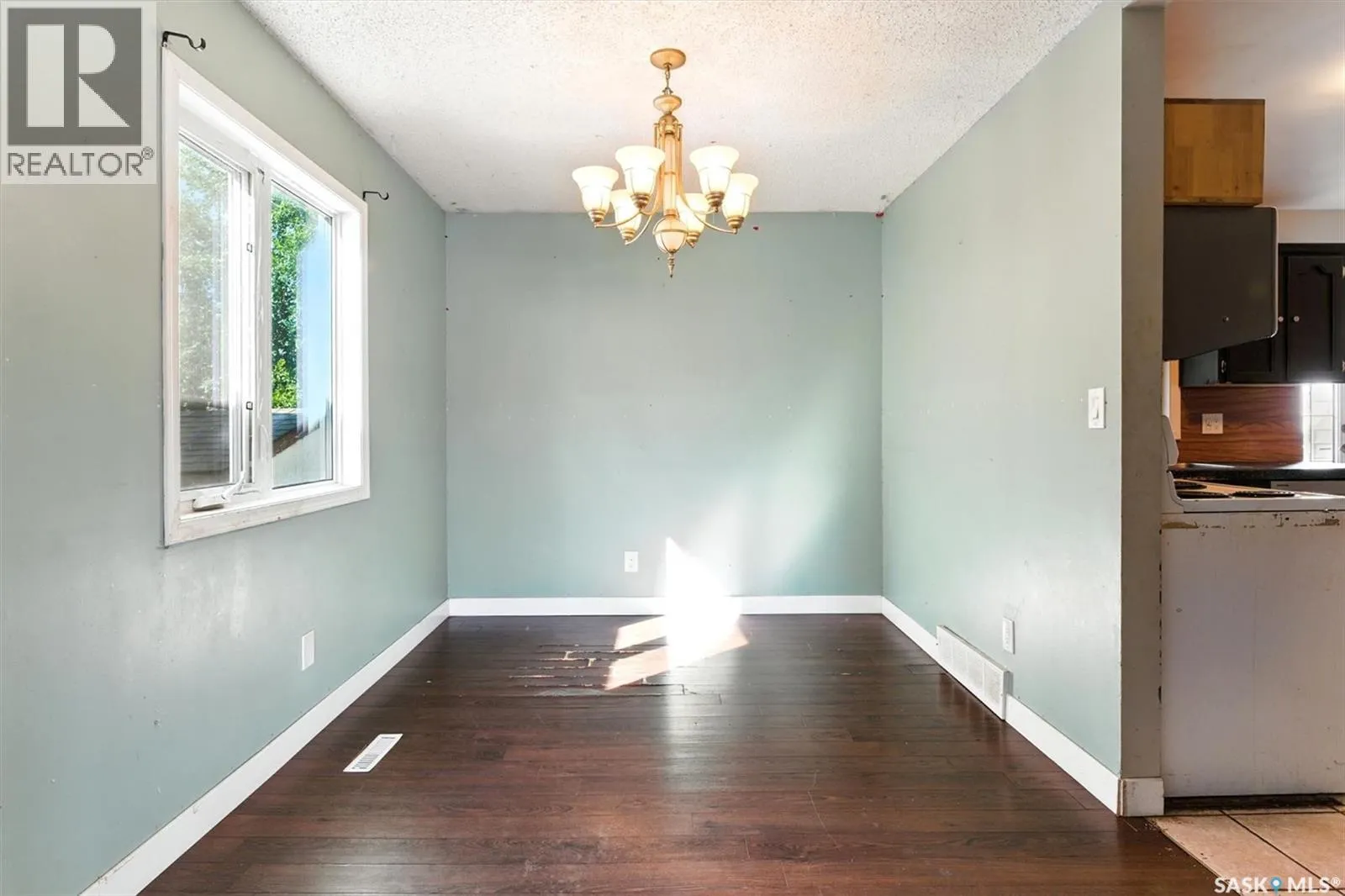 547 Sebestyen CRESCENT