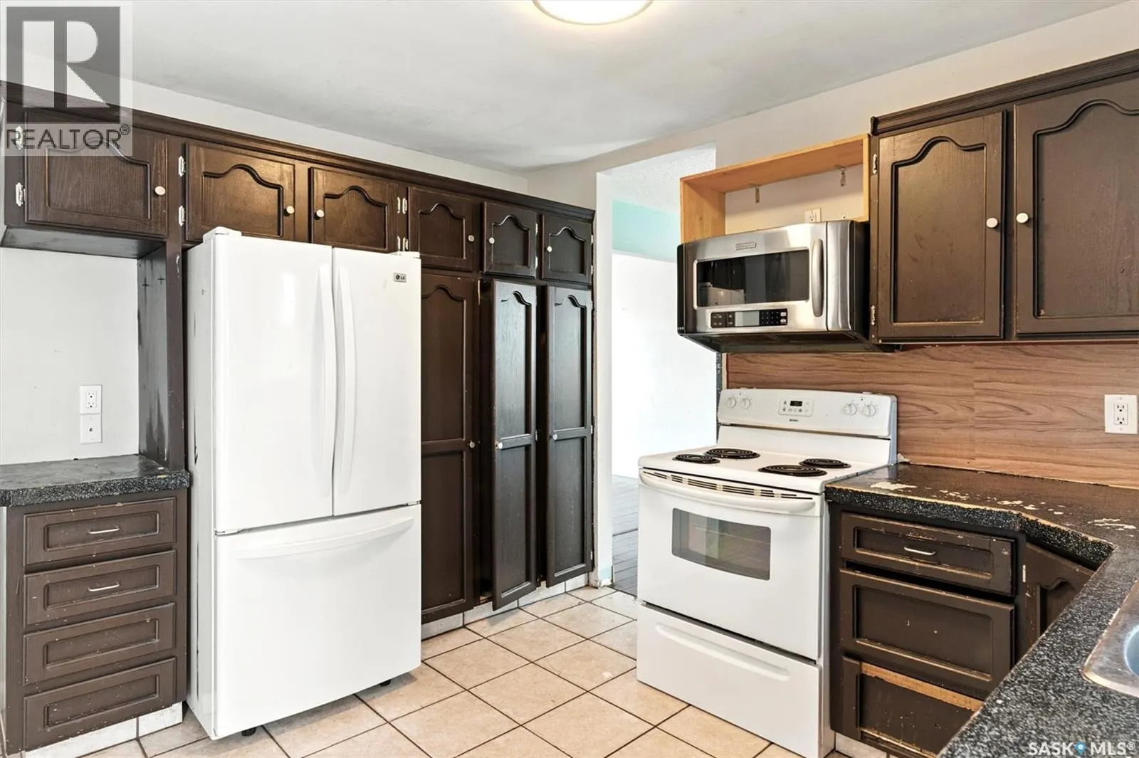 547 Sebestyen CRESCENT