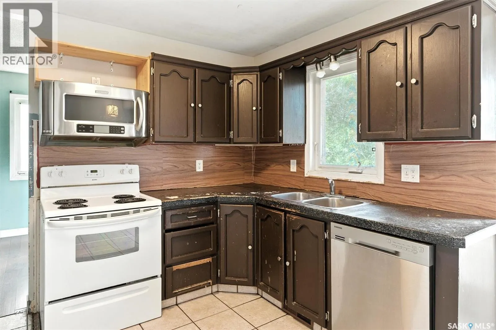 547 Sebestyen CRESCENT