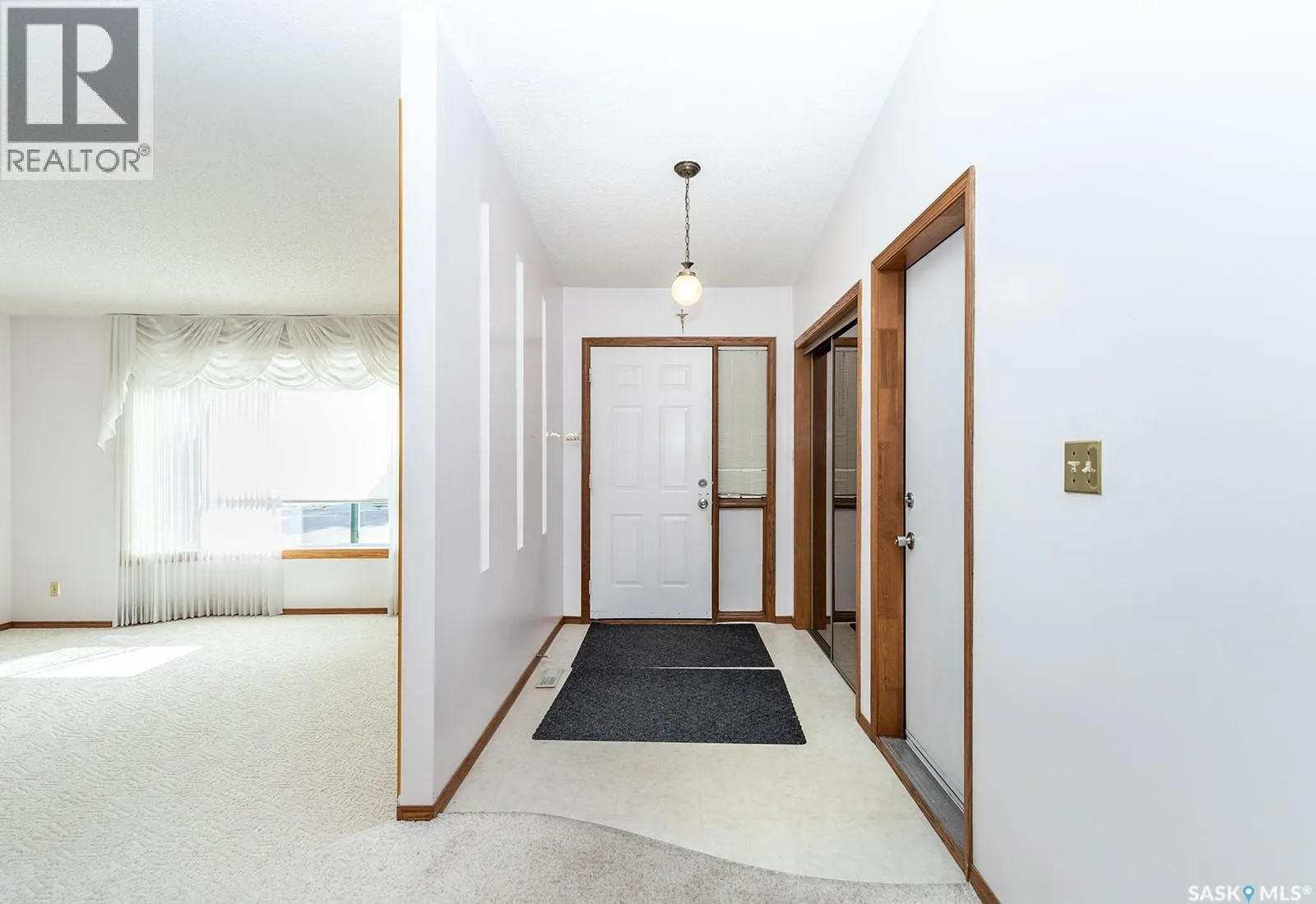 634 Nesslin CRESCENT