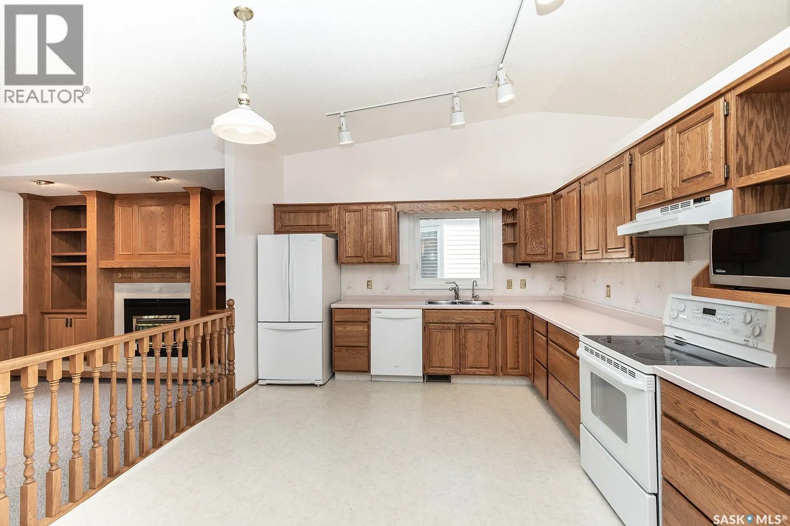 634 Nesslin CRESCENT