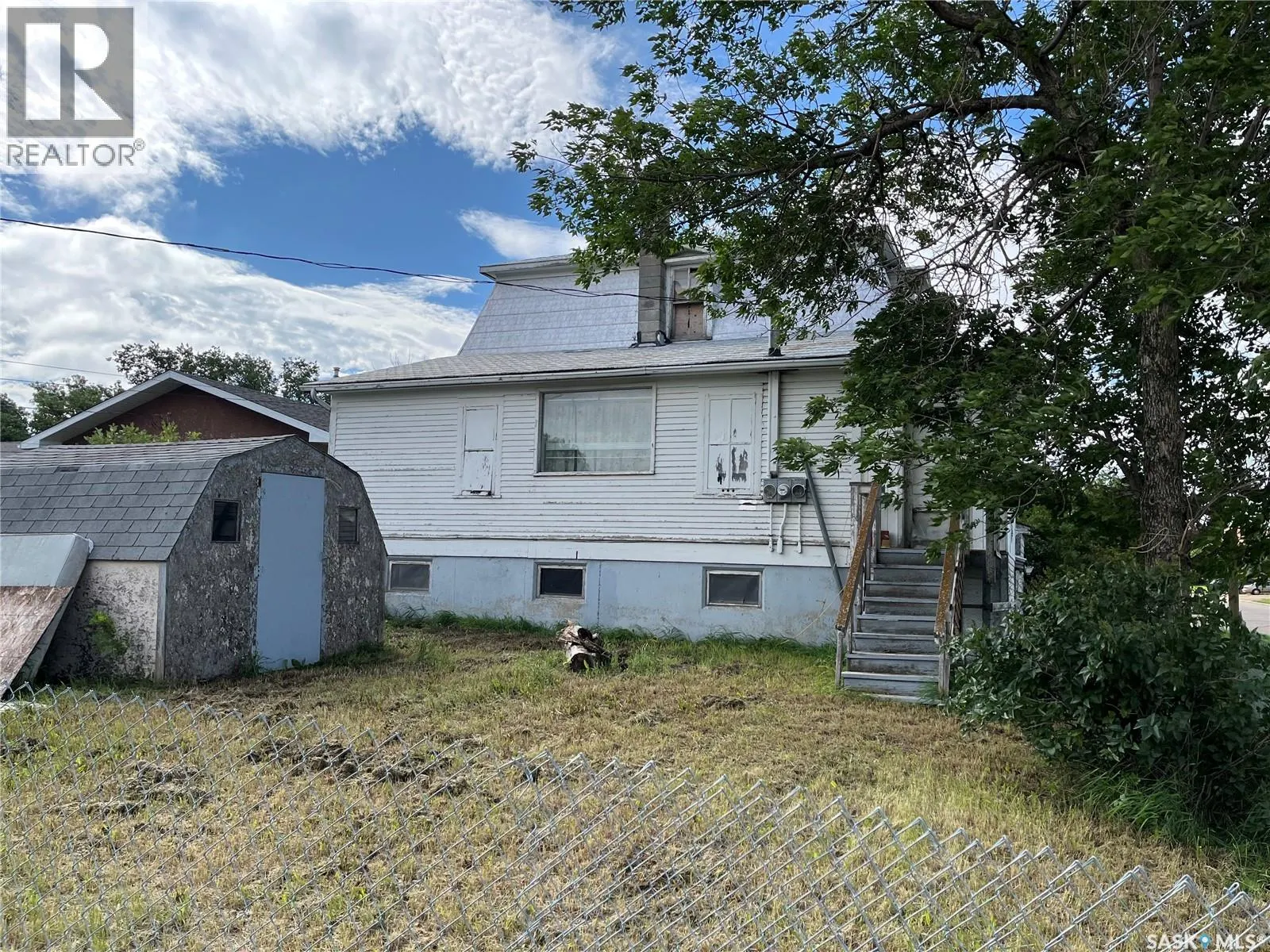 239 4th AVENUE W