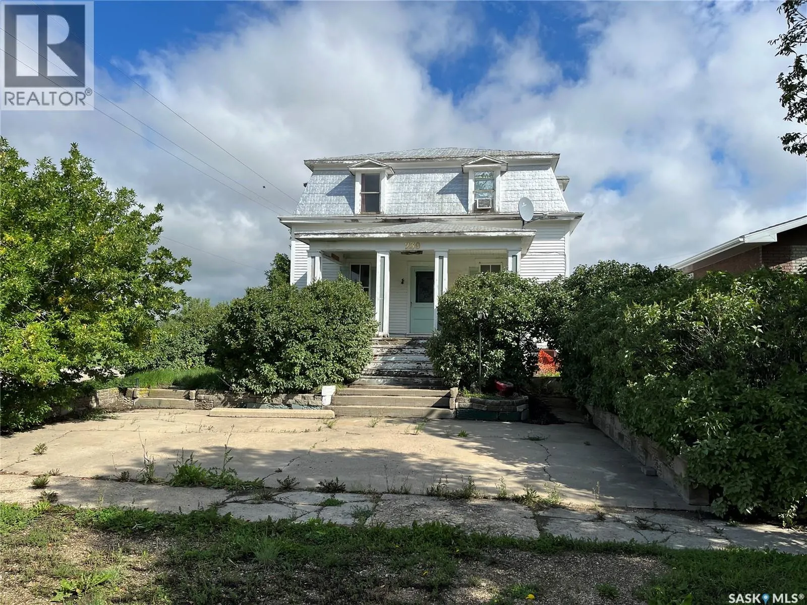 239 4th AVENUE W