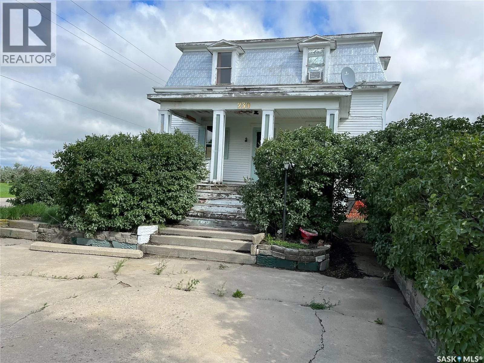 239 4th AVENUE W