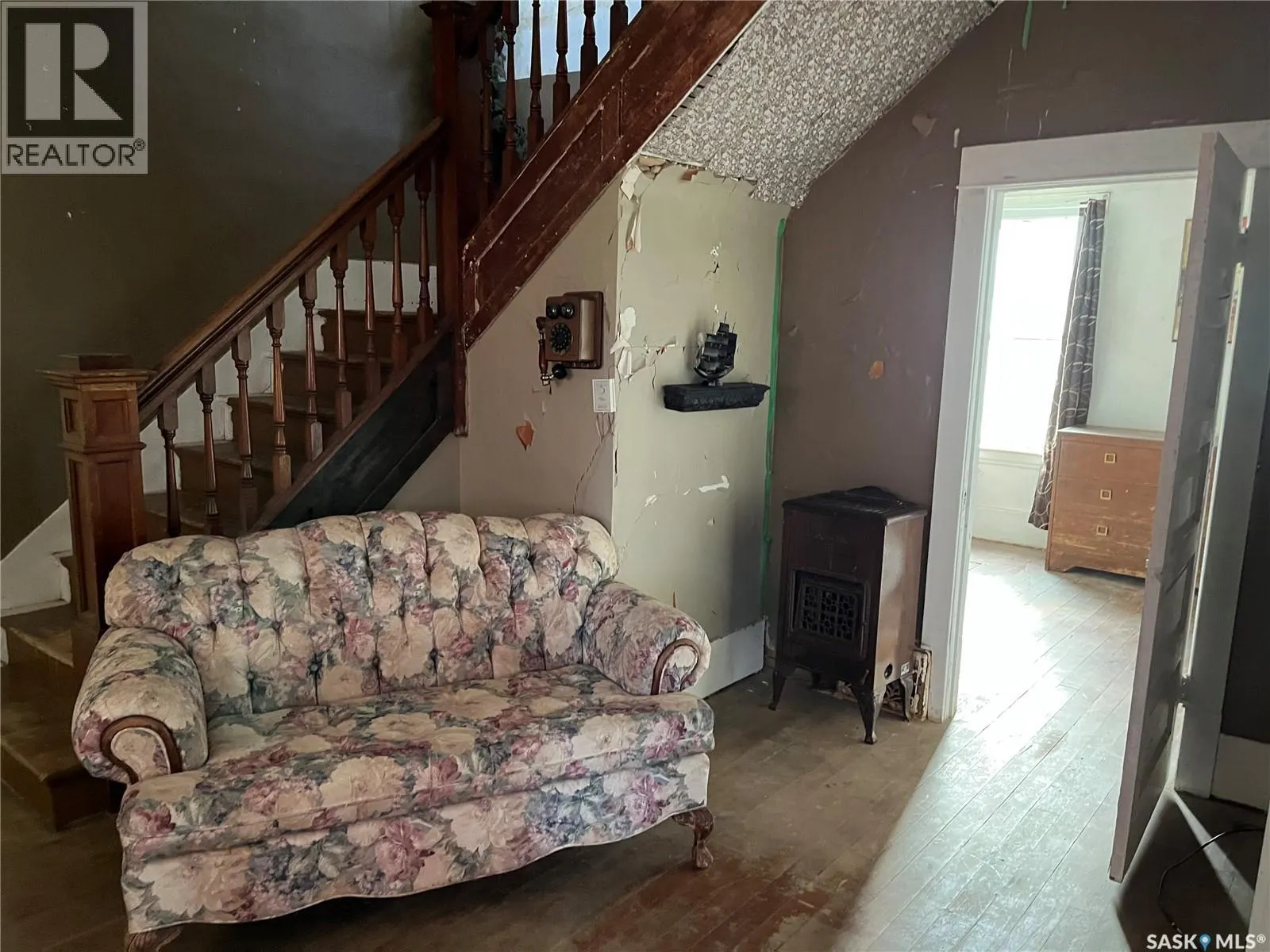 239 4th AVENUE W