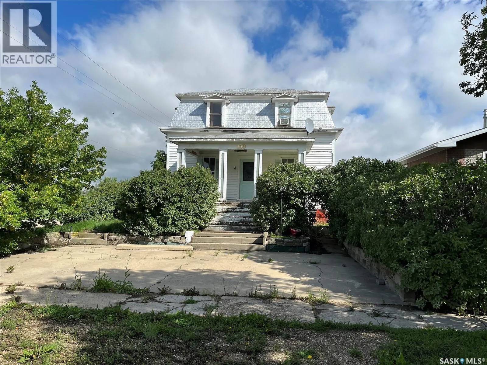 239 4th AVENUE W