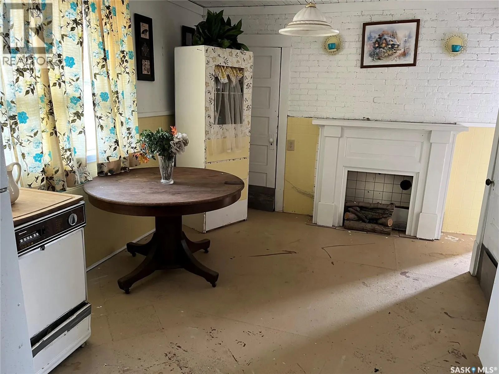 239 4th AVENUE W