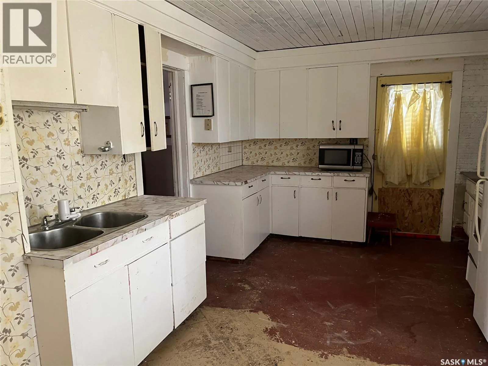 239 4th AVENUE W