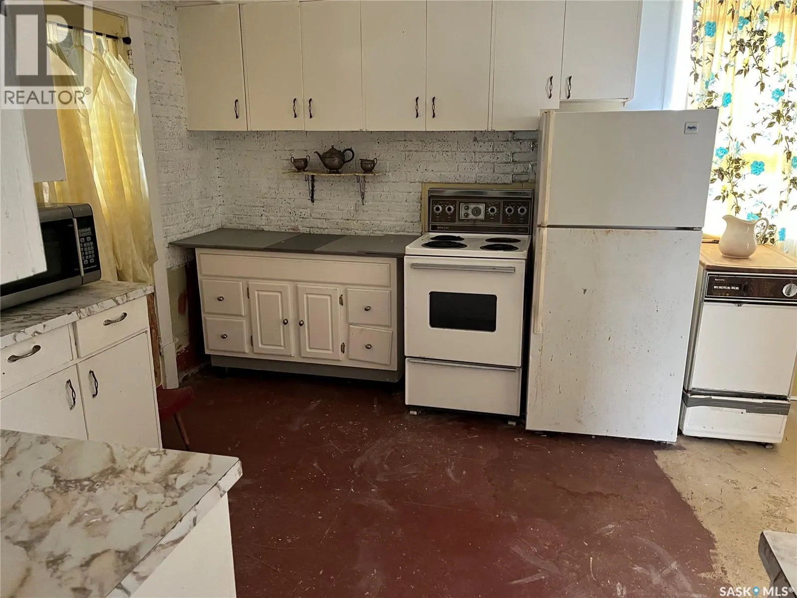 239 4th AVENUE W