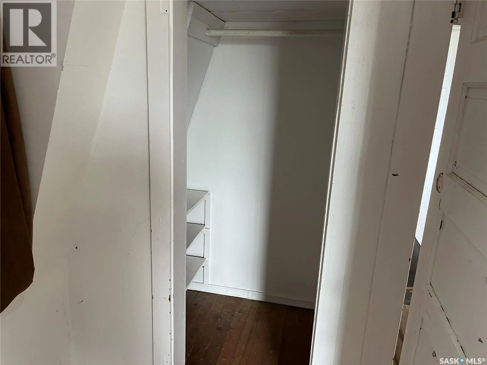 239 4th AVENUE W