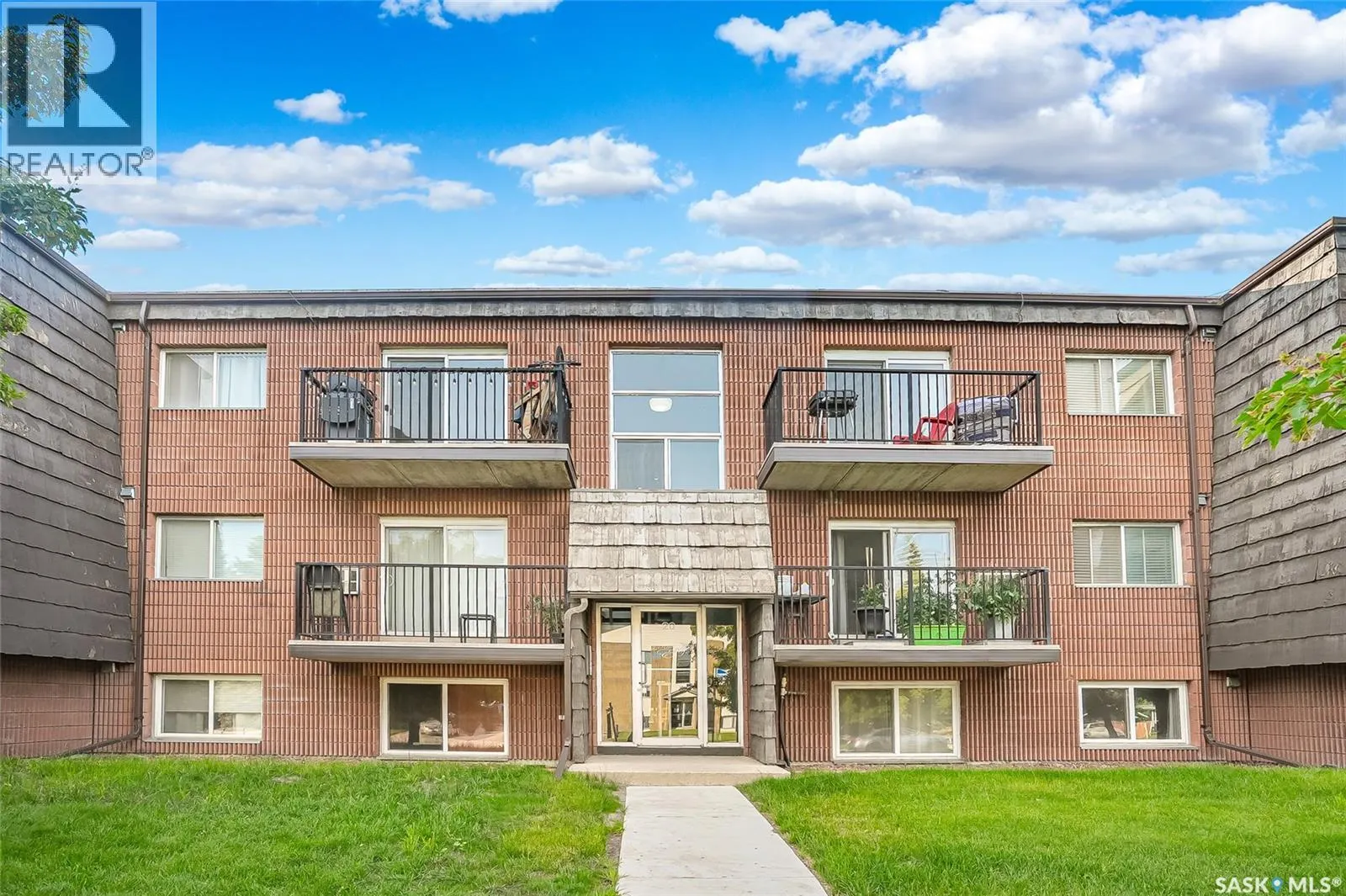 11 20 Assiniboine DRIVE