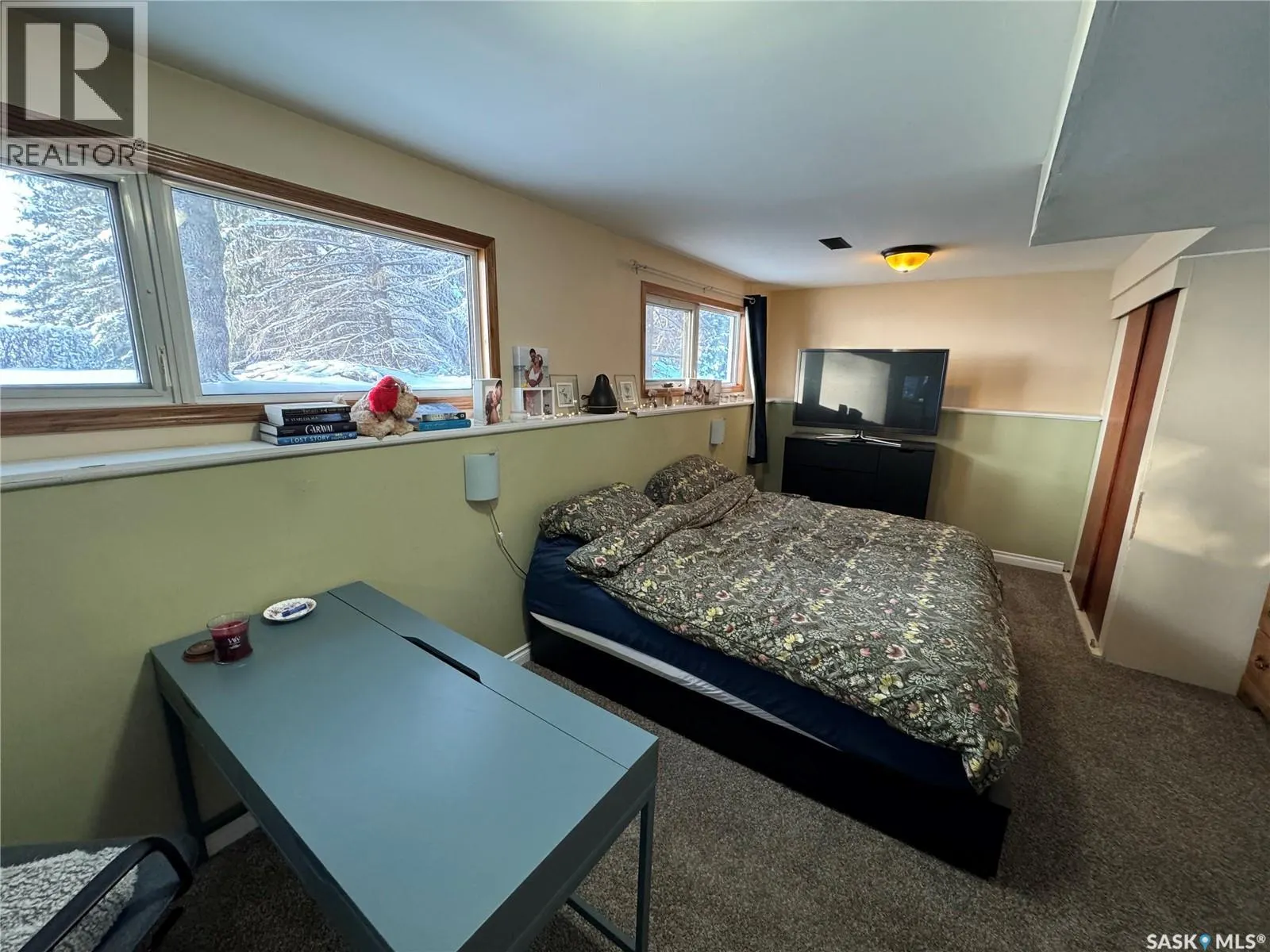 Acreage near white cap