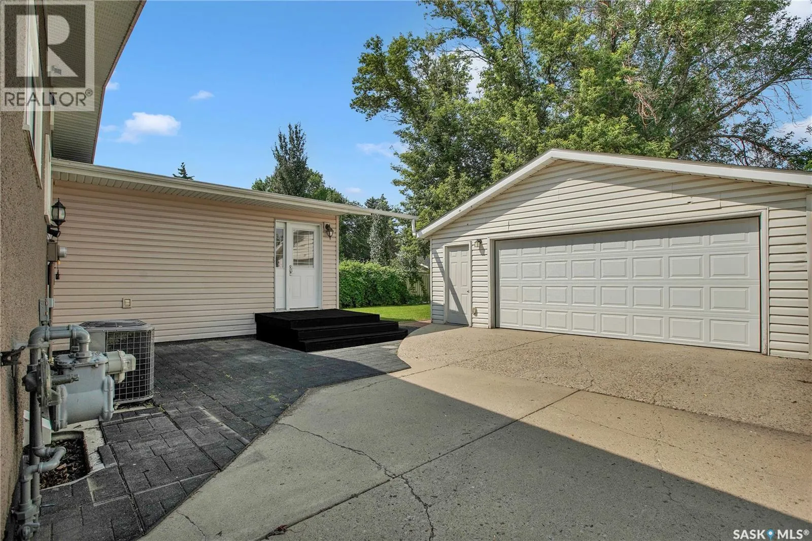26 Columbia DRIVE