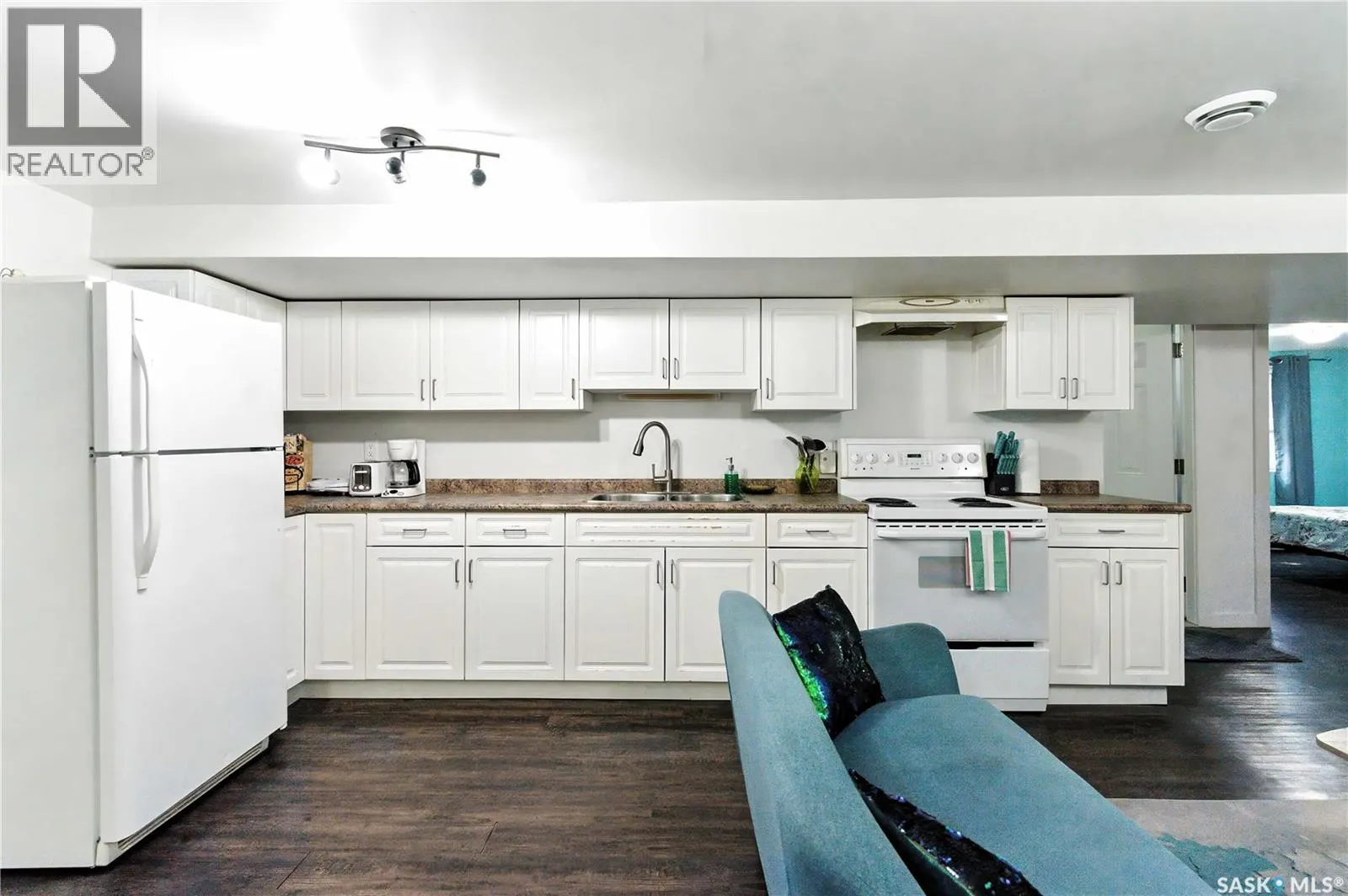 1426 10th STREET E