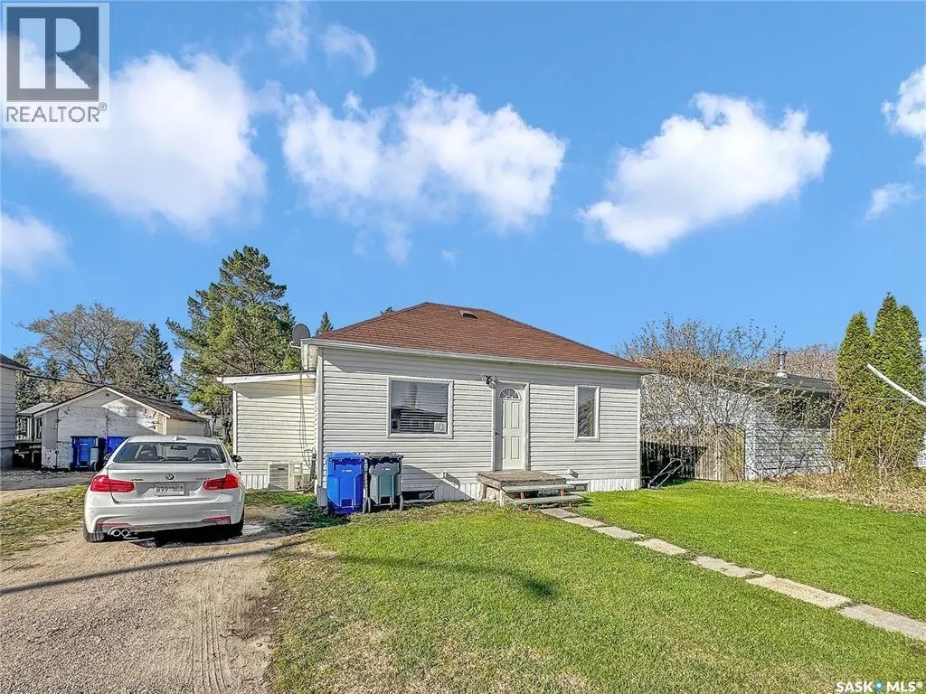 121 Allan AVENUE