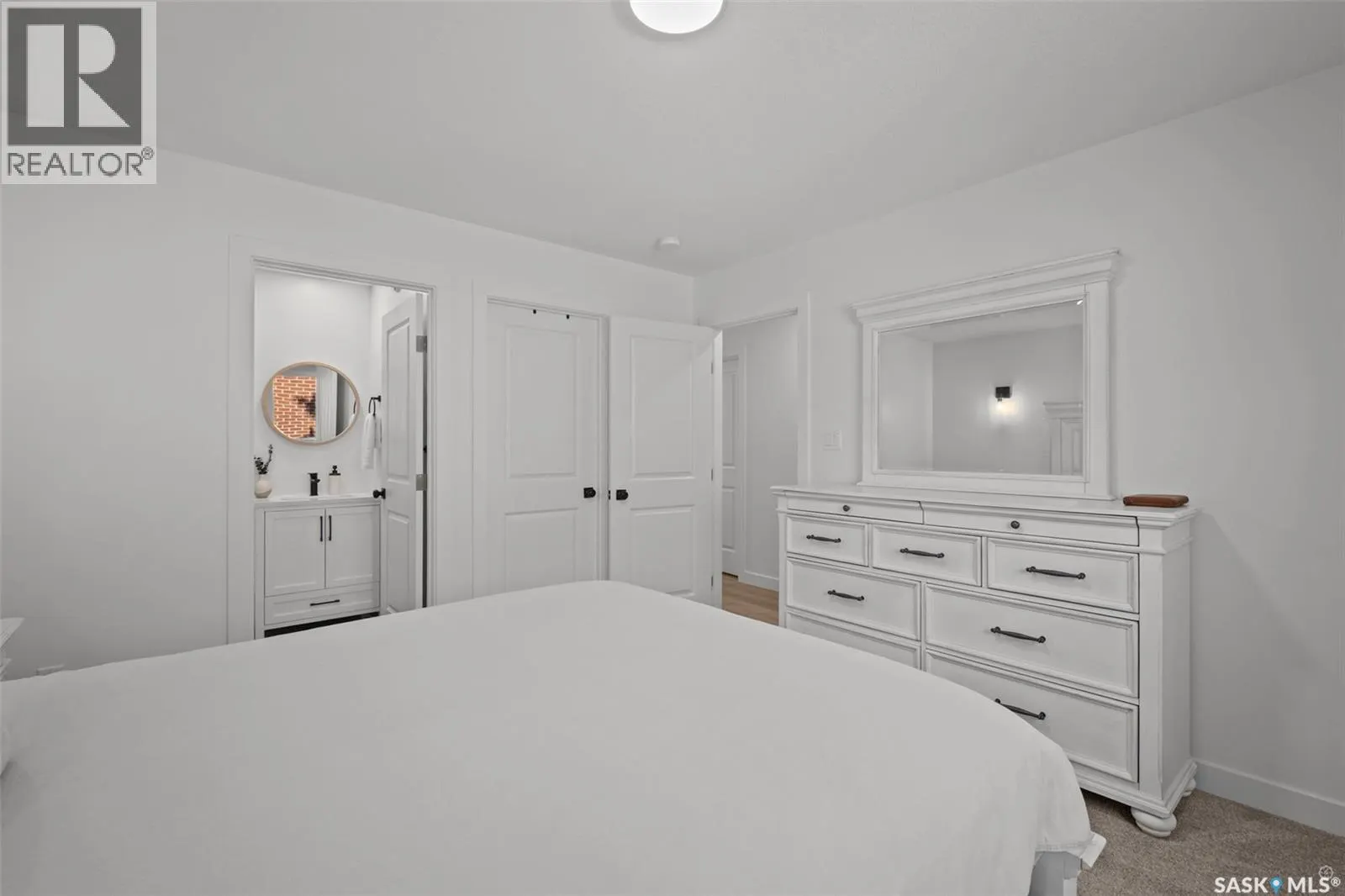 41 19th STREET E