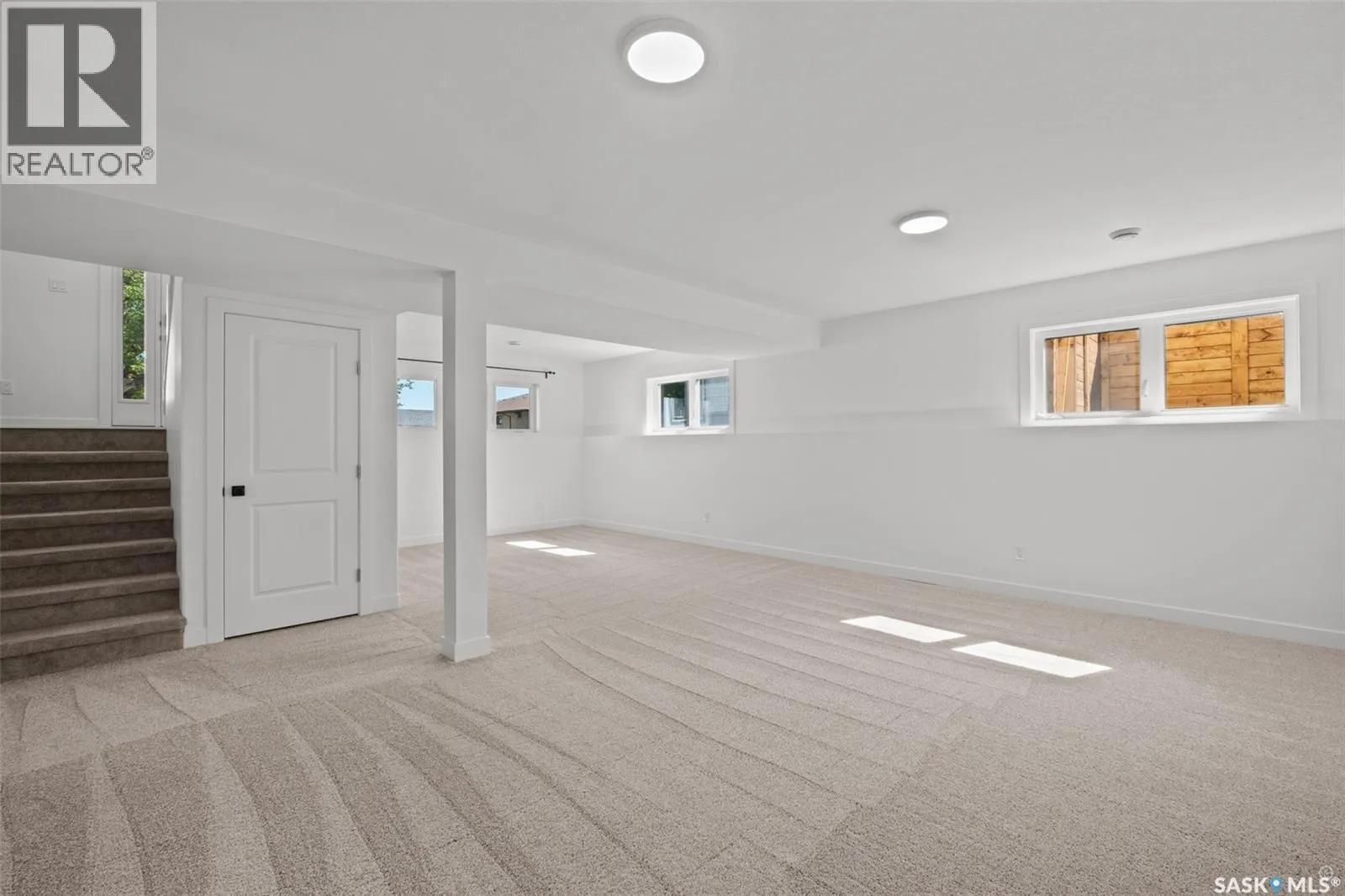 41 19th STREET E