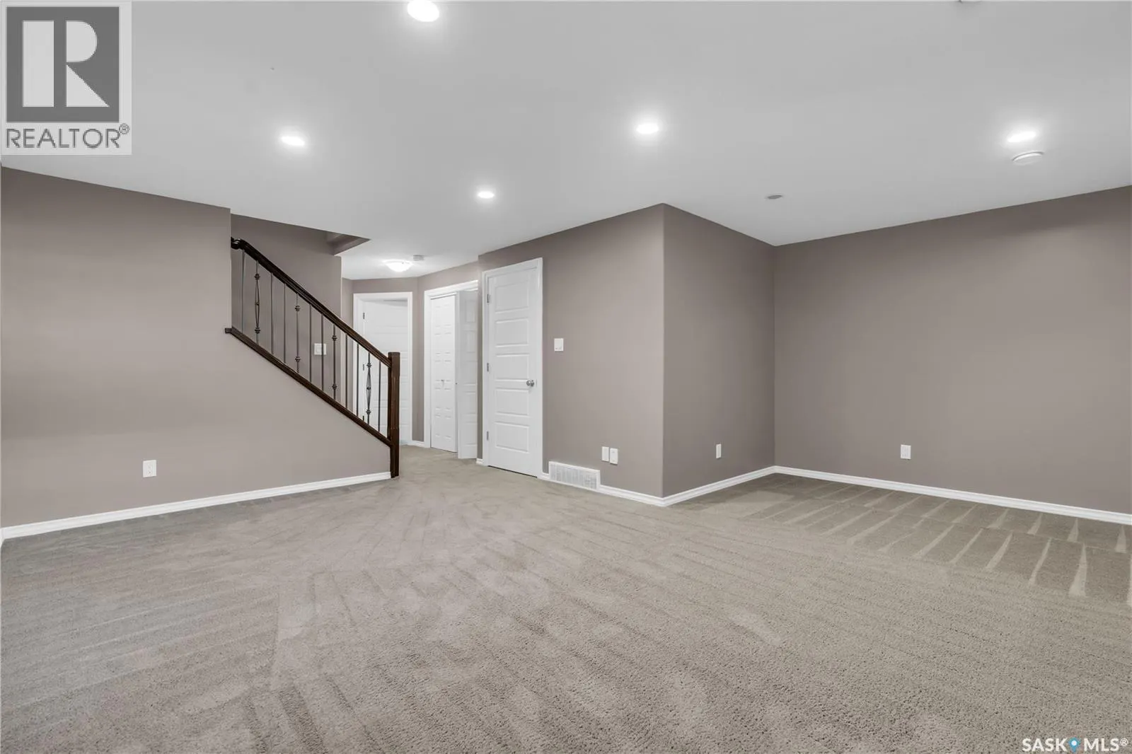 103 4100 Sandhill CRESCENT