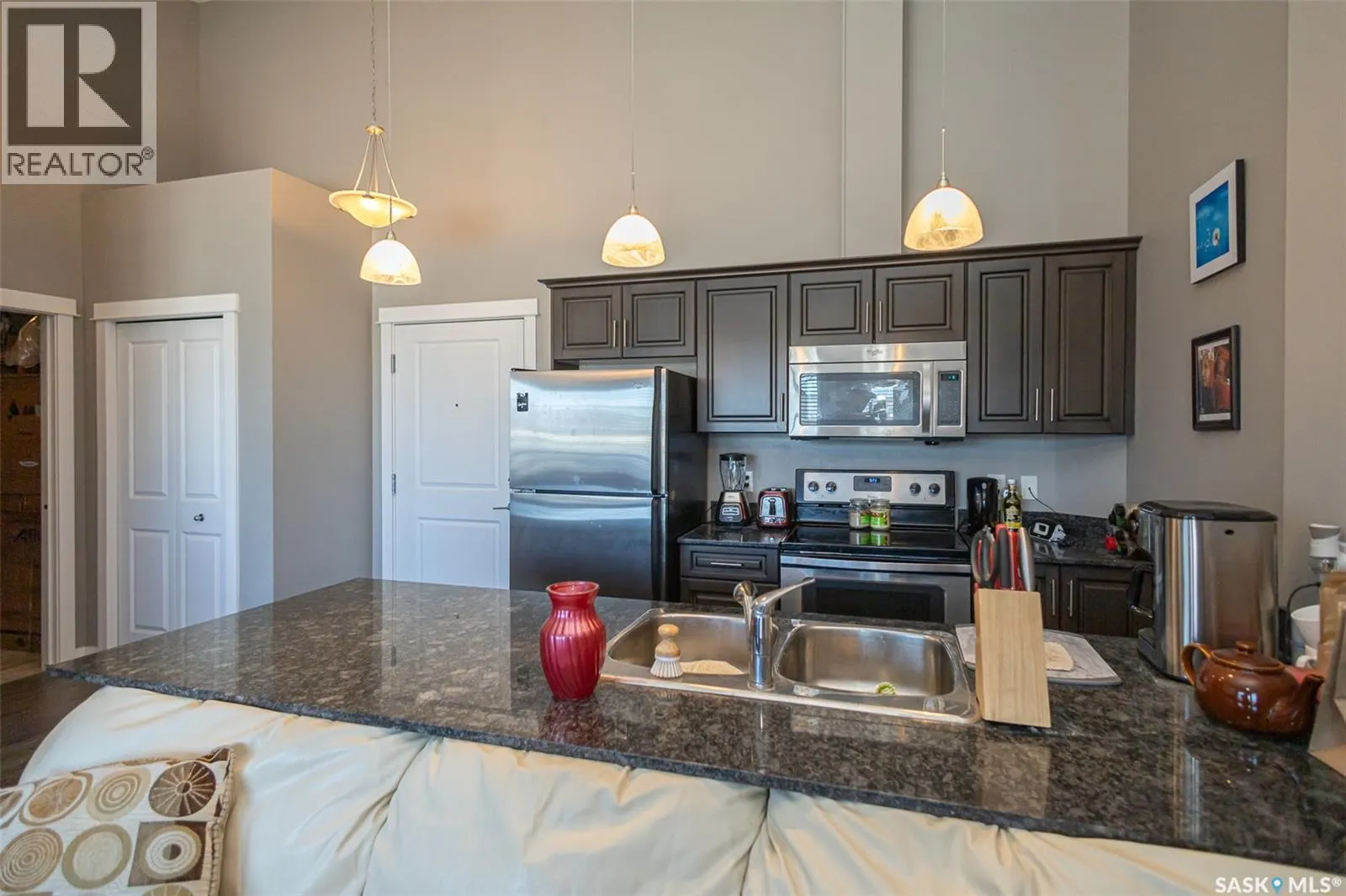 408 714 Hart ROAD