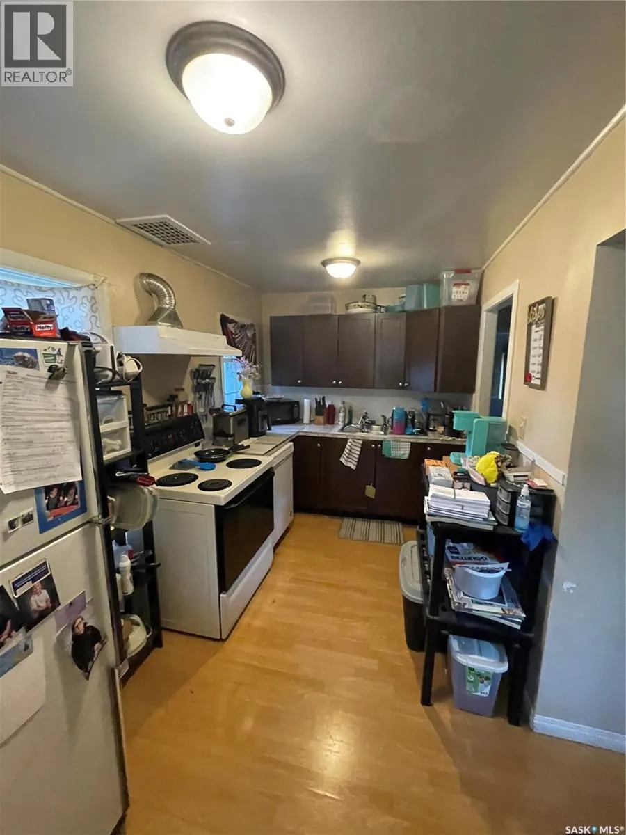 828 8th STREET E