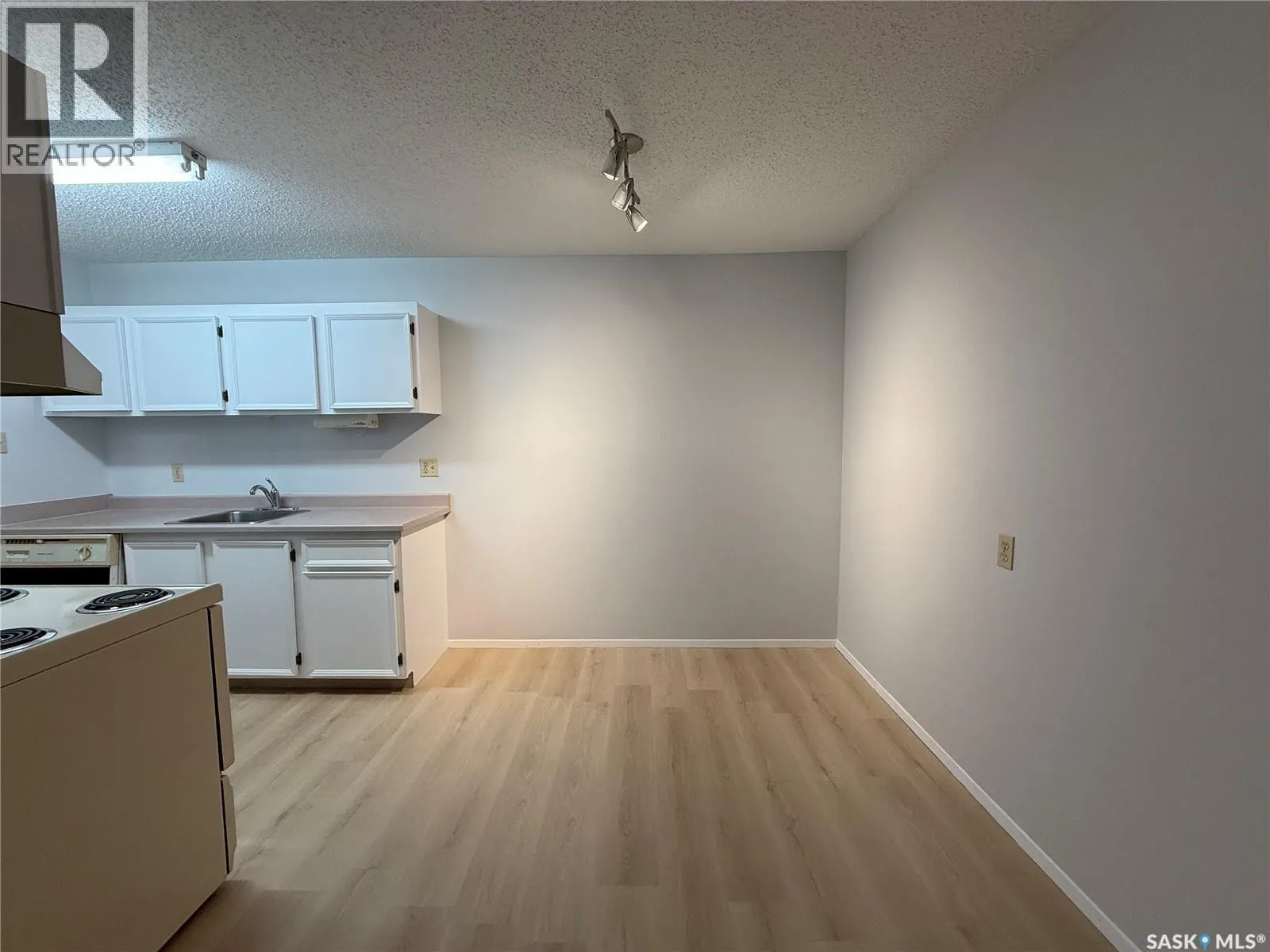 105B 4040 8TH STREET E