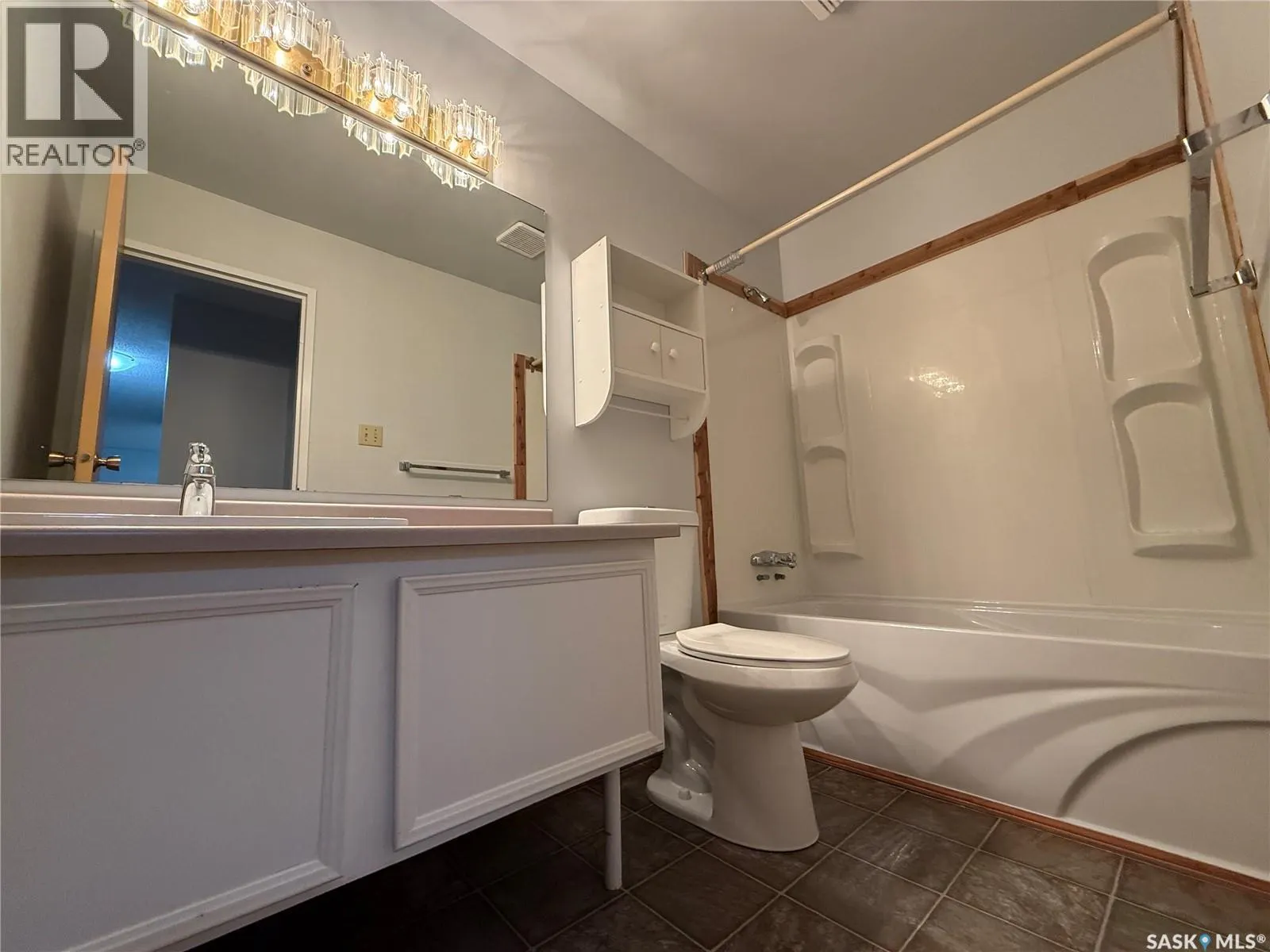 105B 4040 8TH STREET E