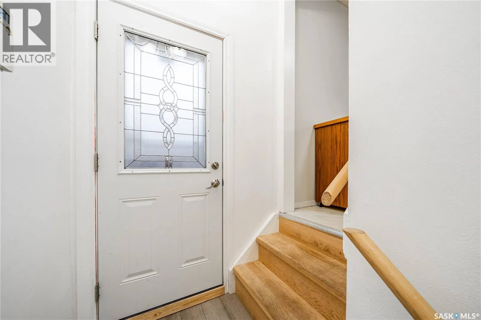87 MERLIN CRESCENT