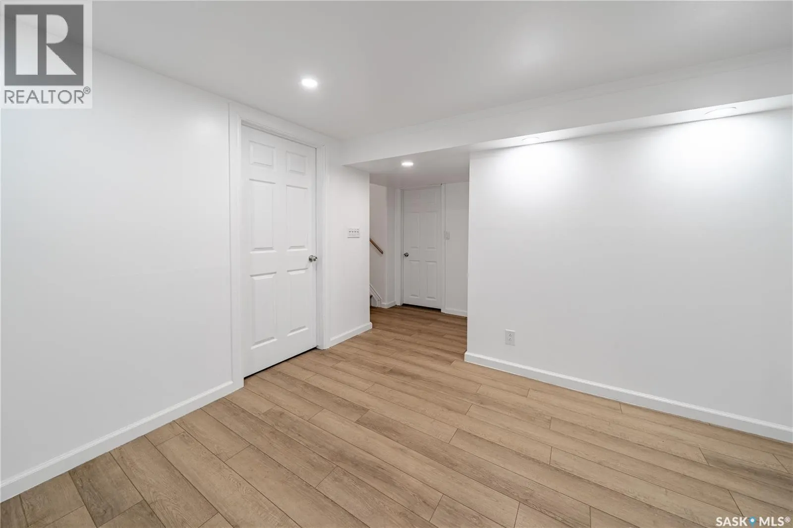 87 MERLIN CRESCENT