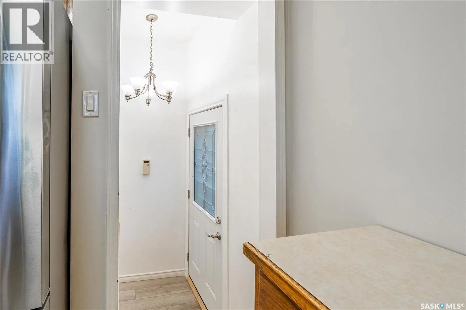 87 MERLIN CRESCENT