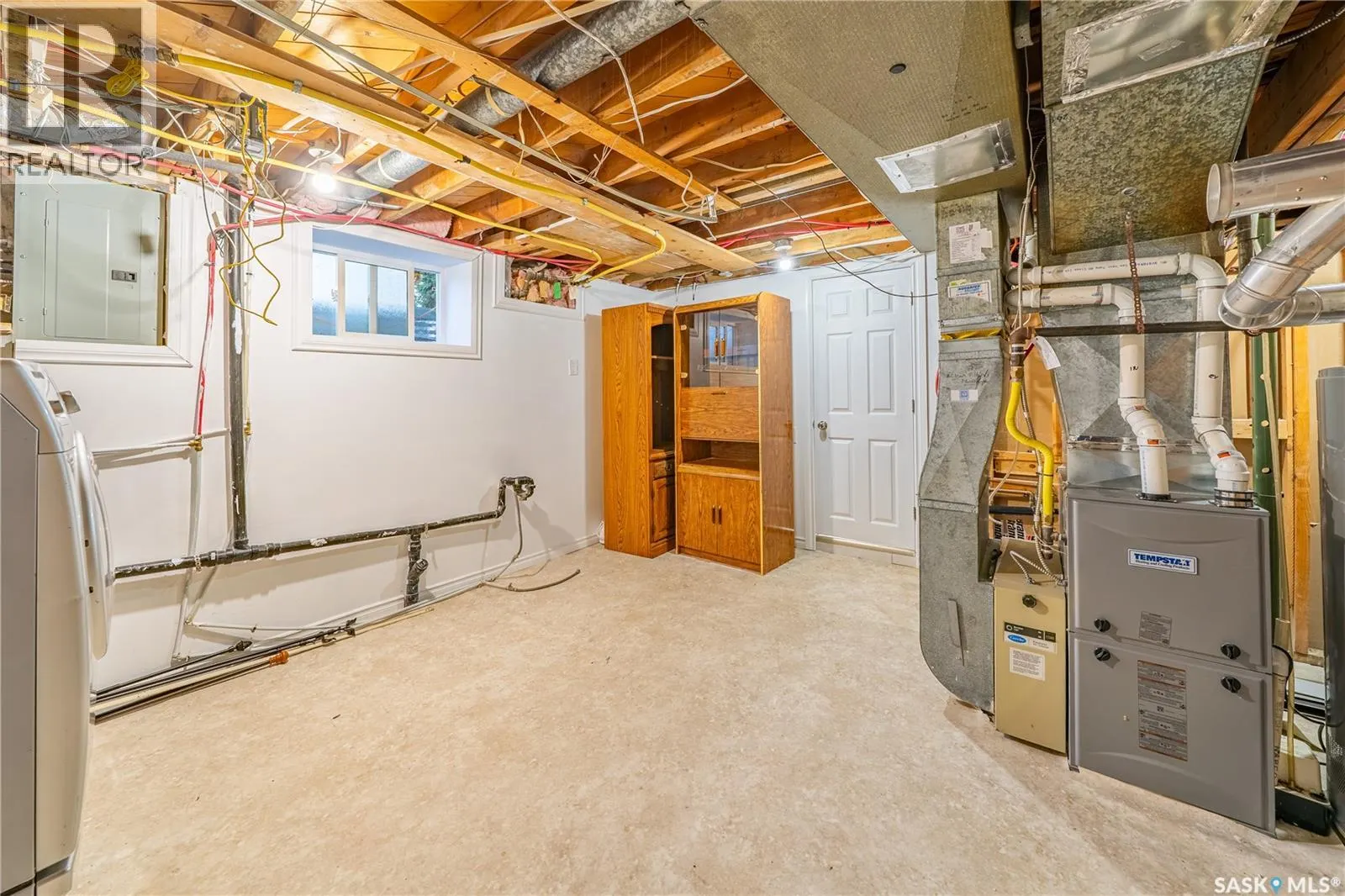 87 MERLIN CRESCENT