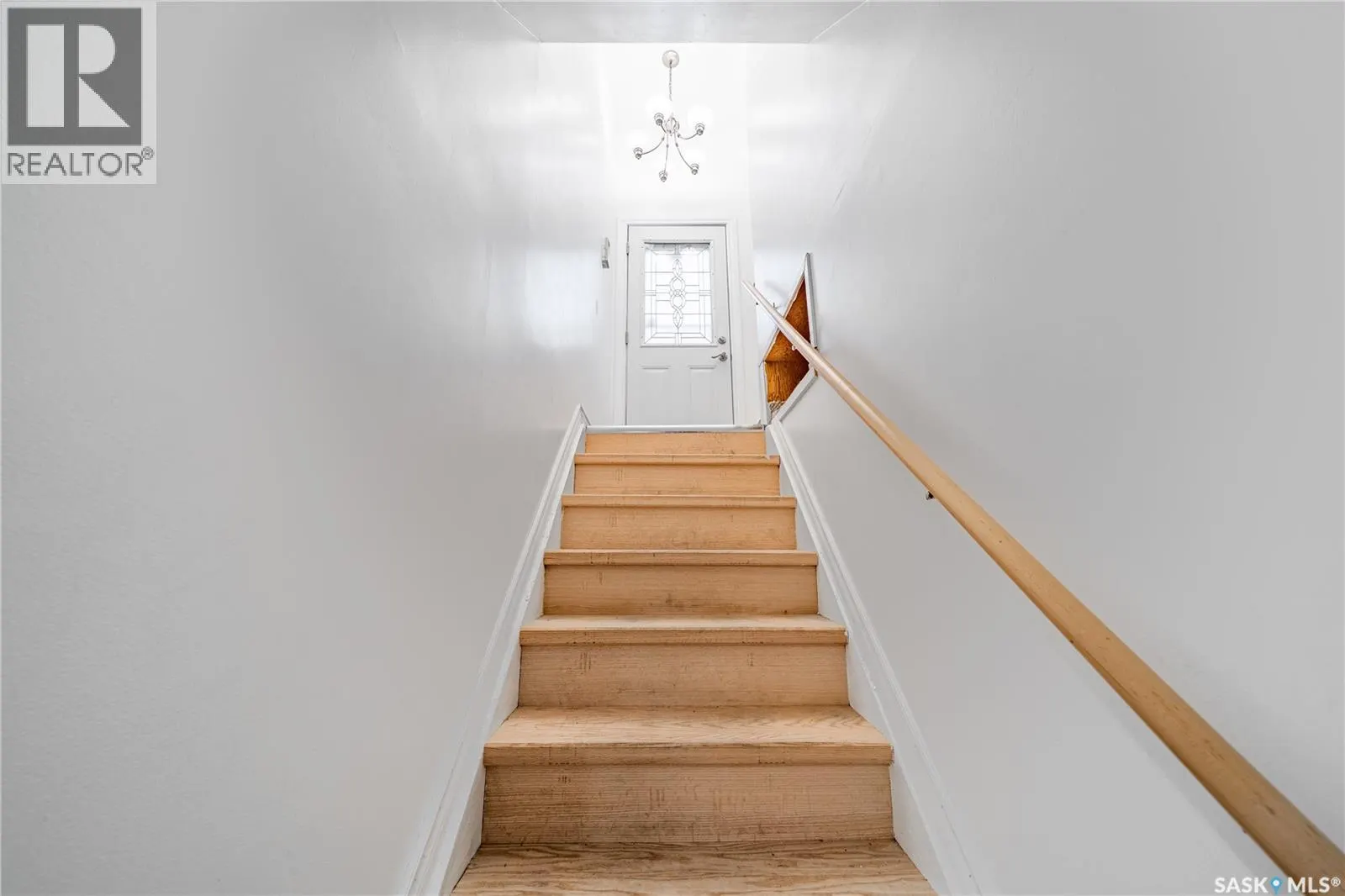 87 MERLIN CRESCENT