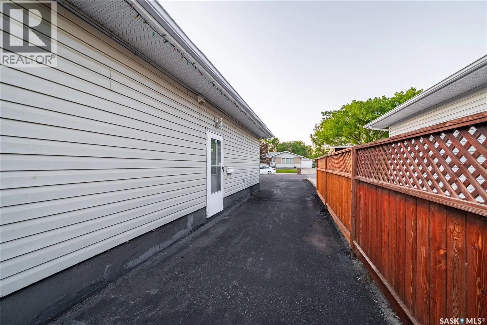 87 MERLIN CRESCENT