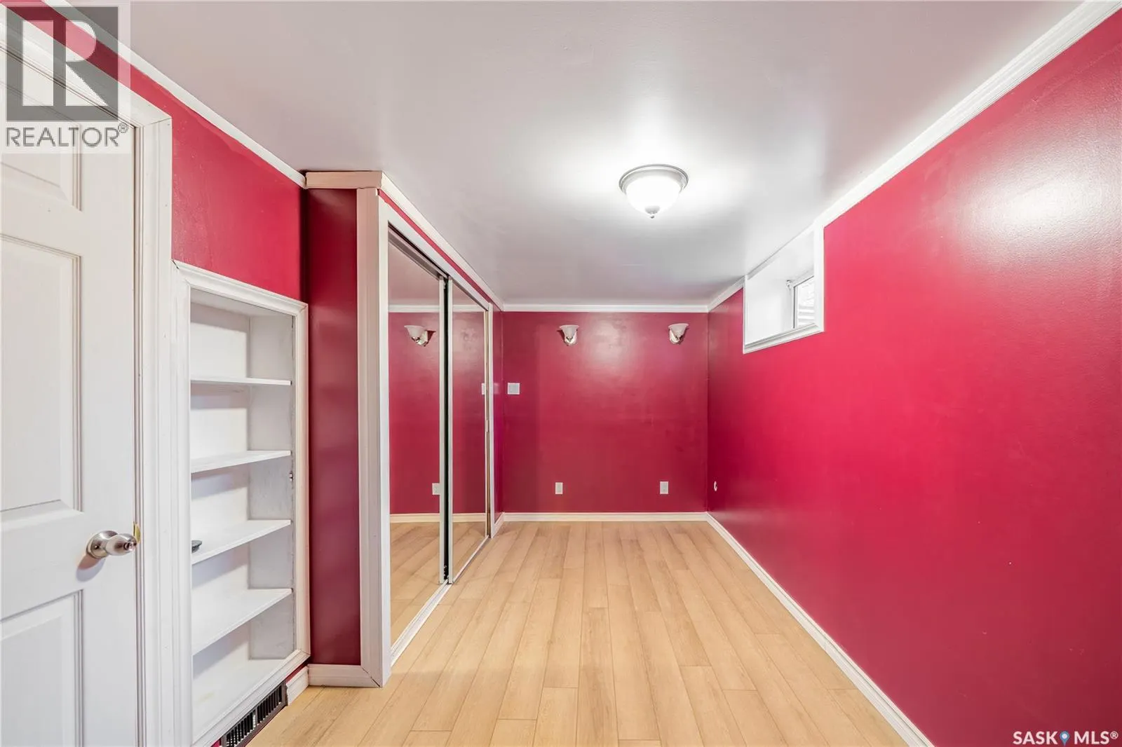 87 MERLIN CRESCENT