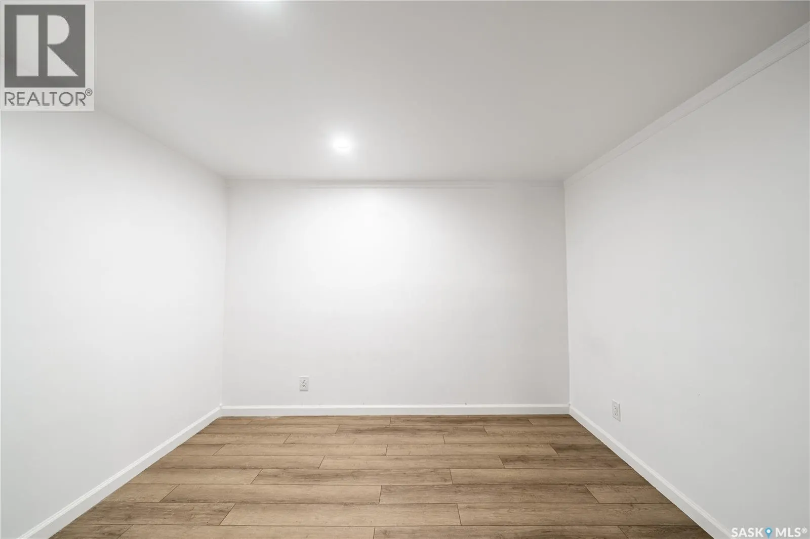 87 MERLIN CRESCENT