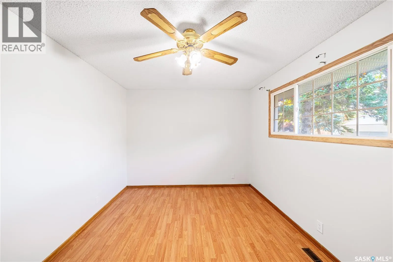 87 MERLIN CRESCENT