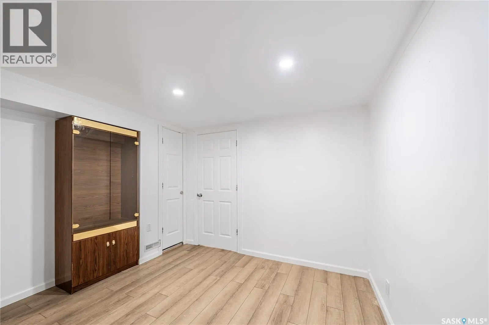 87 MERLIN CRESCENT