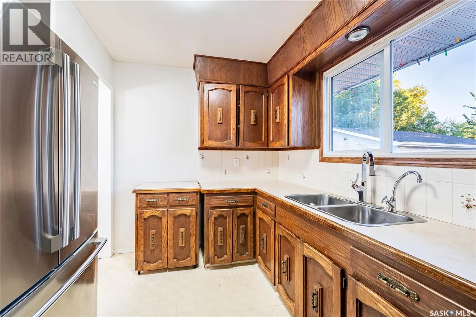 87 MERLIN CRESCENT