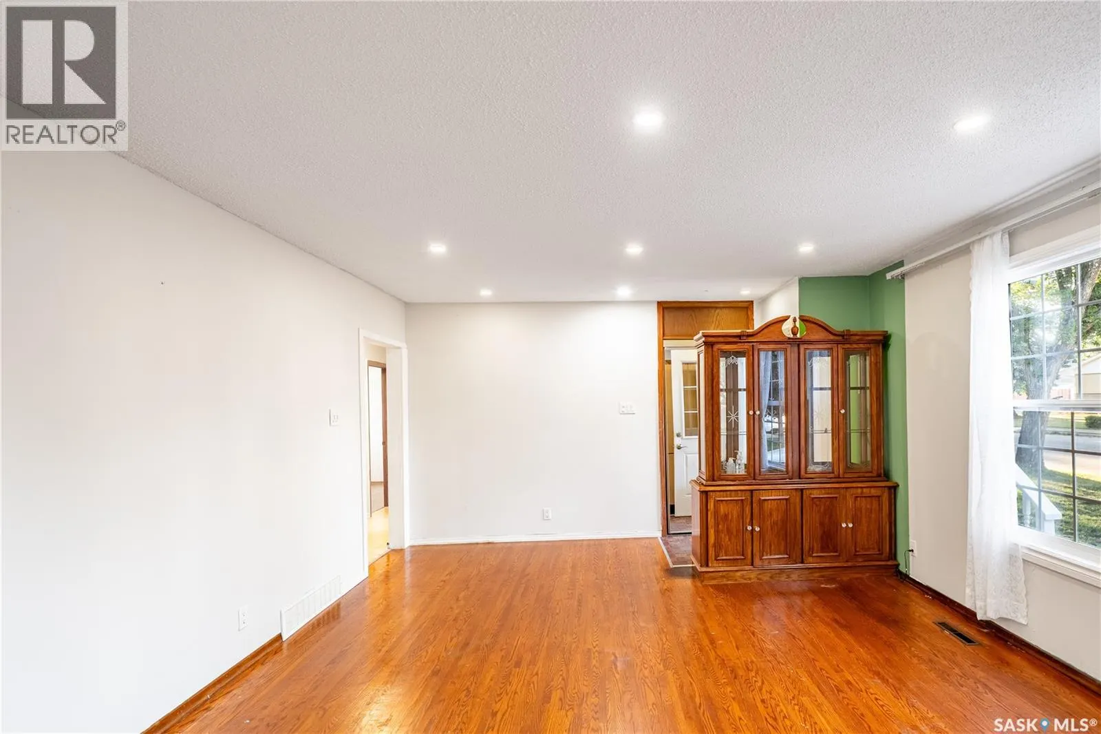 87 MERLIN CRESCENT