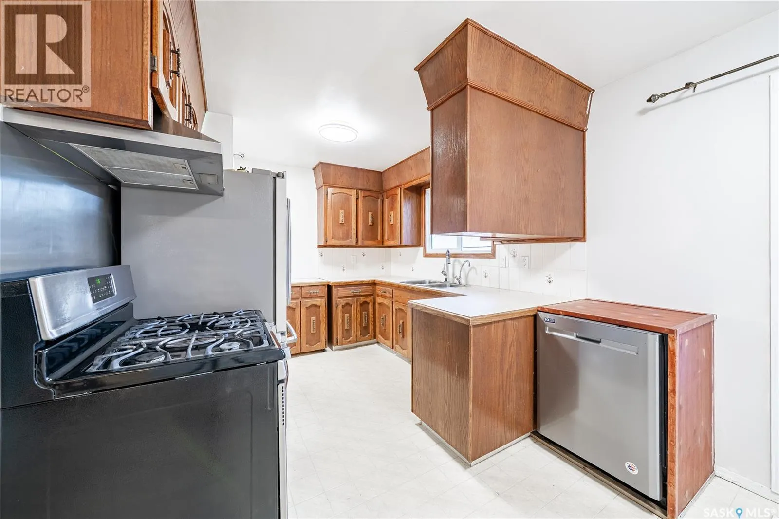 87 MERLIN CRESCENT