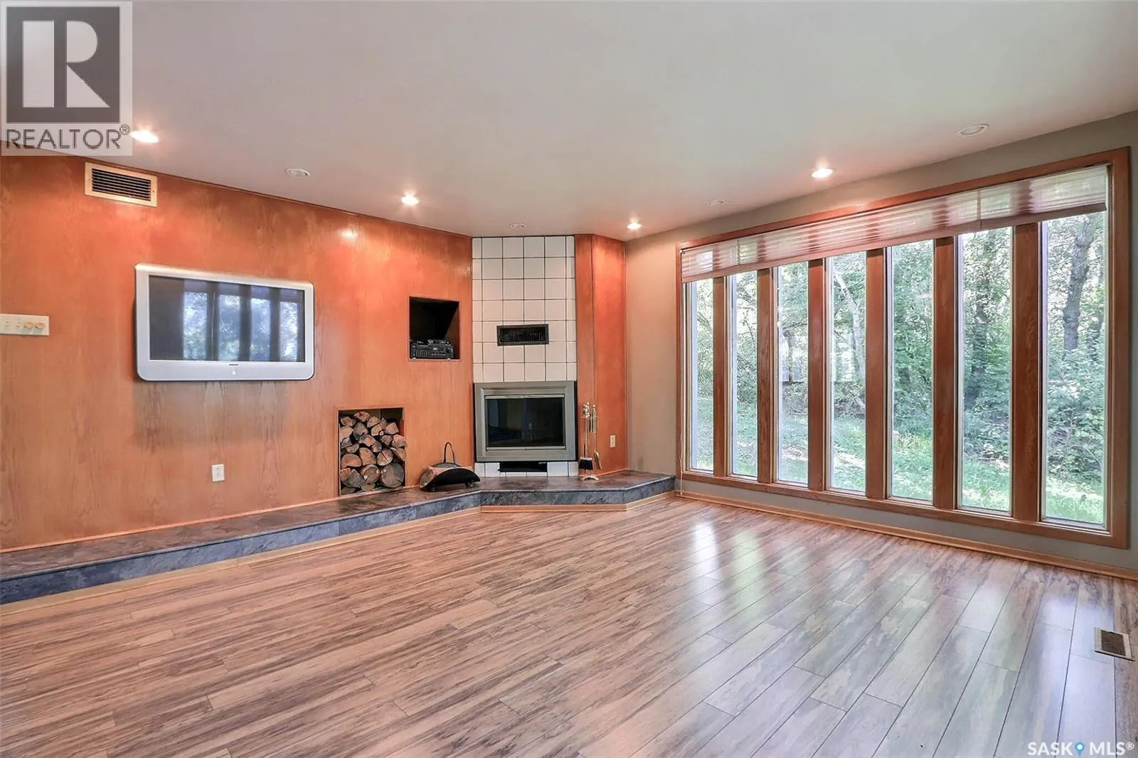 407 18th STREET W