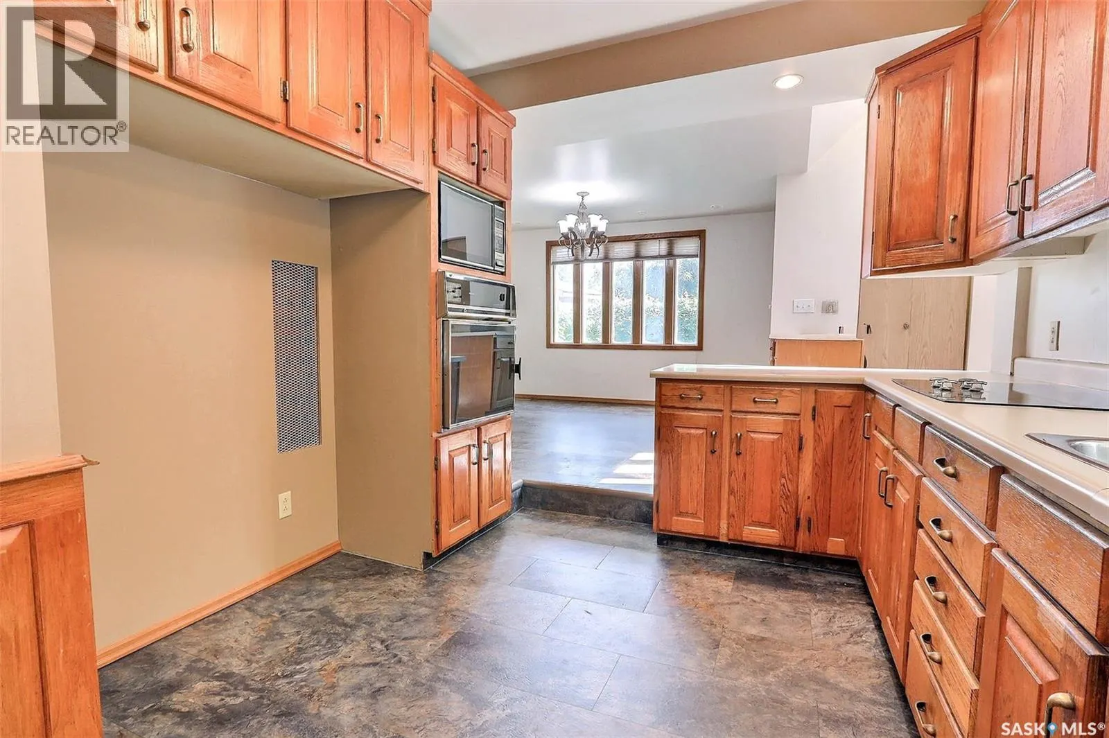 407 18th STREET W